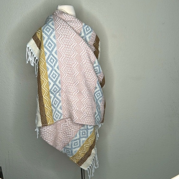 Boho  Aztec Santa Fe Print Fringe Scarf Shawl Throw Fringe Pastel Pink Ivory - Picture 2 of 9